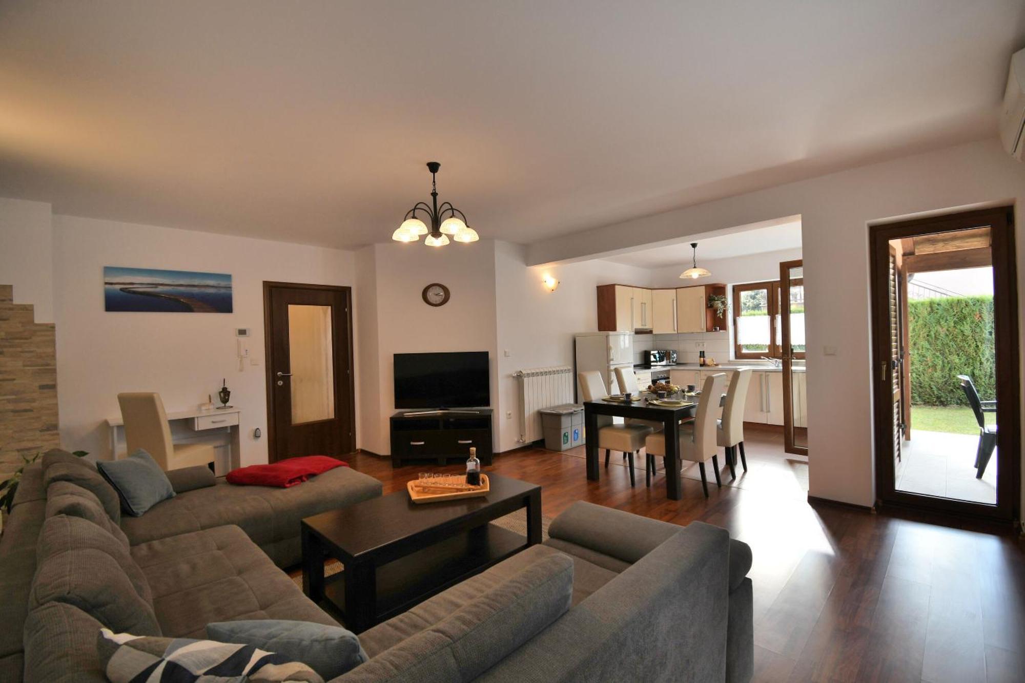 Nina Apartment